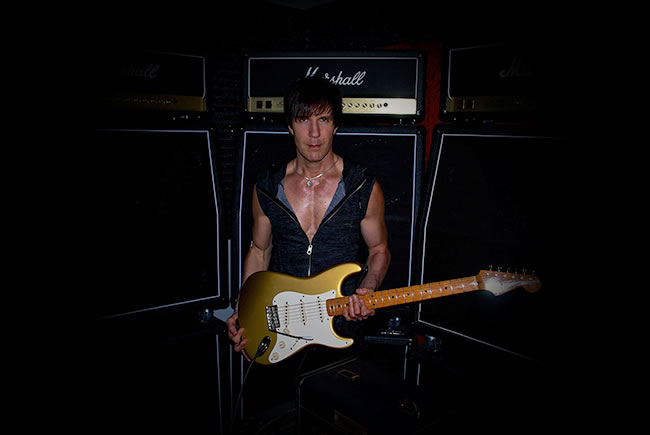 GeorgeWithGoldStrat2